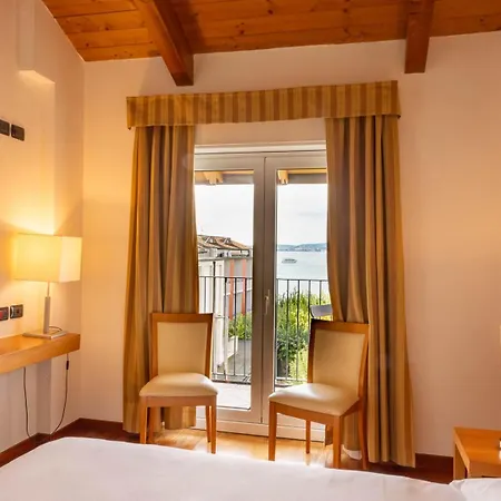 Mavino Hotel 3*